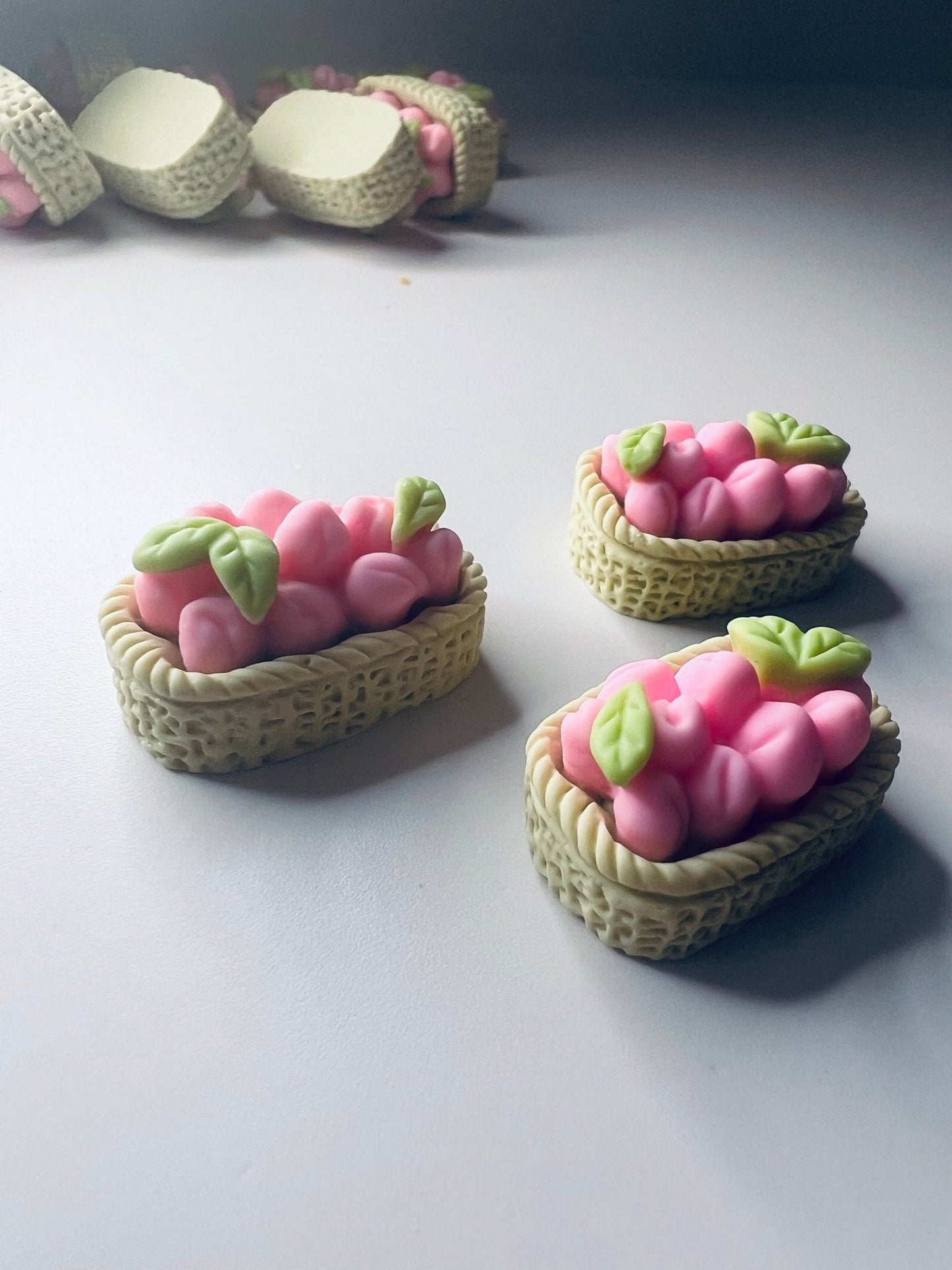 Miniature Peach Fruit Basket - Fruit Trinkets - Mini Peach Objects Speech Montessori - Miniature Objects for Dollhouse Trinkets - Speech and Smile