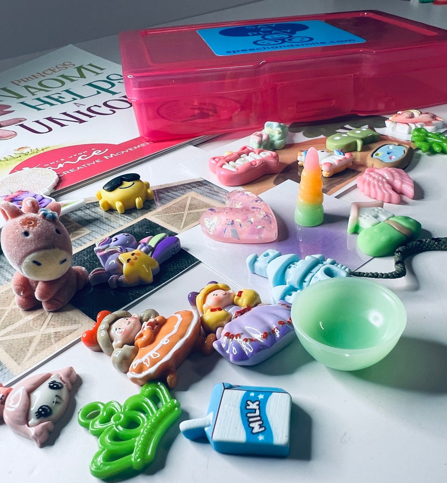 Naomi Helps a Unicorn | Unicorn Book & Mini Objects Kit - Speech and Smile