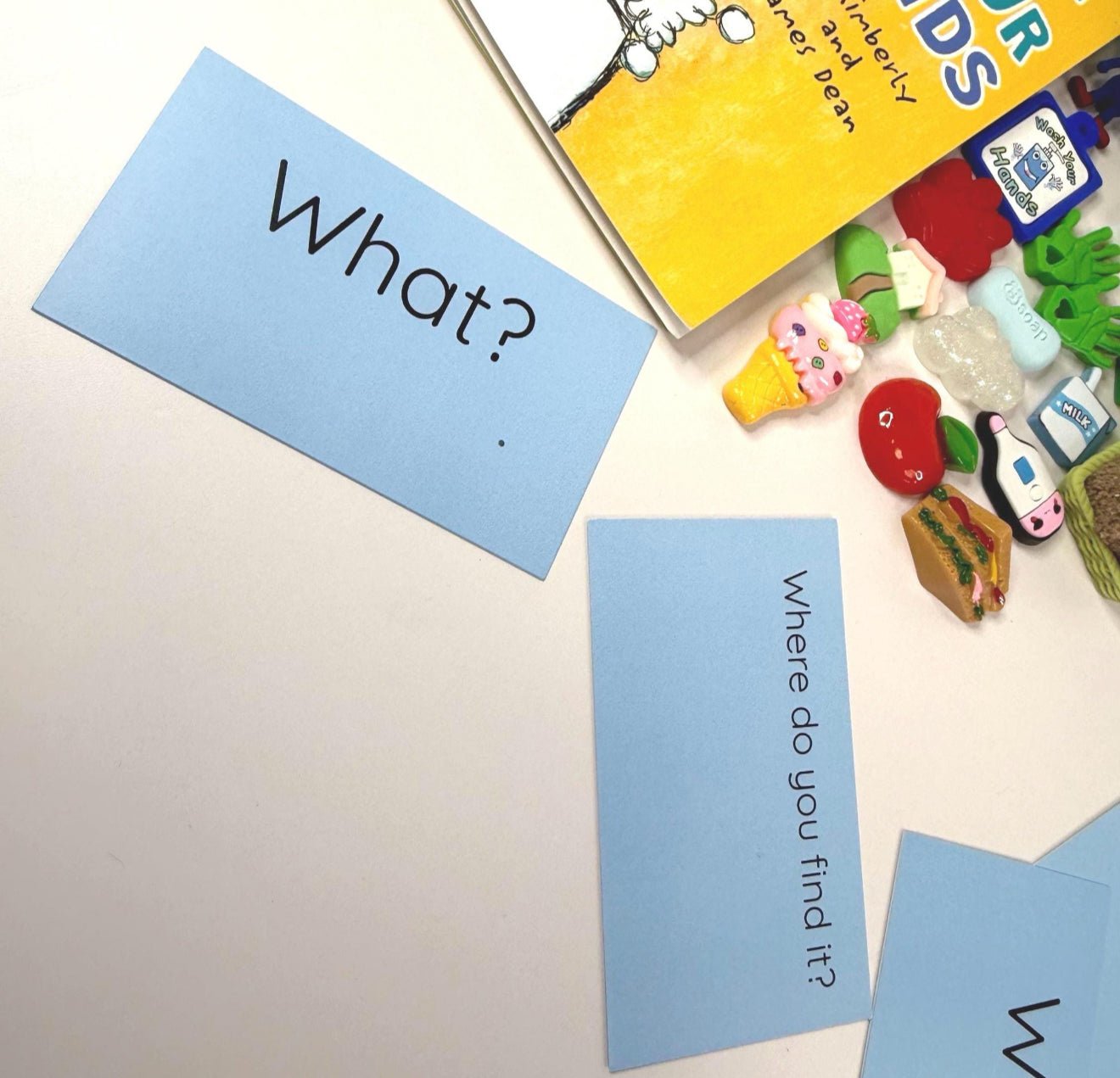 Pete the Cat Story Kit – Pete the Kitty Wash Your Hands Book with Mini Objects – Speech Therapy Story Props & Question Cards - BOOK INCLUDED - Speech and Smile