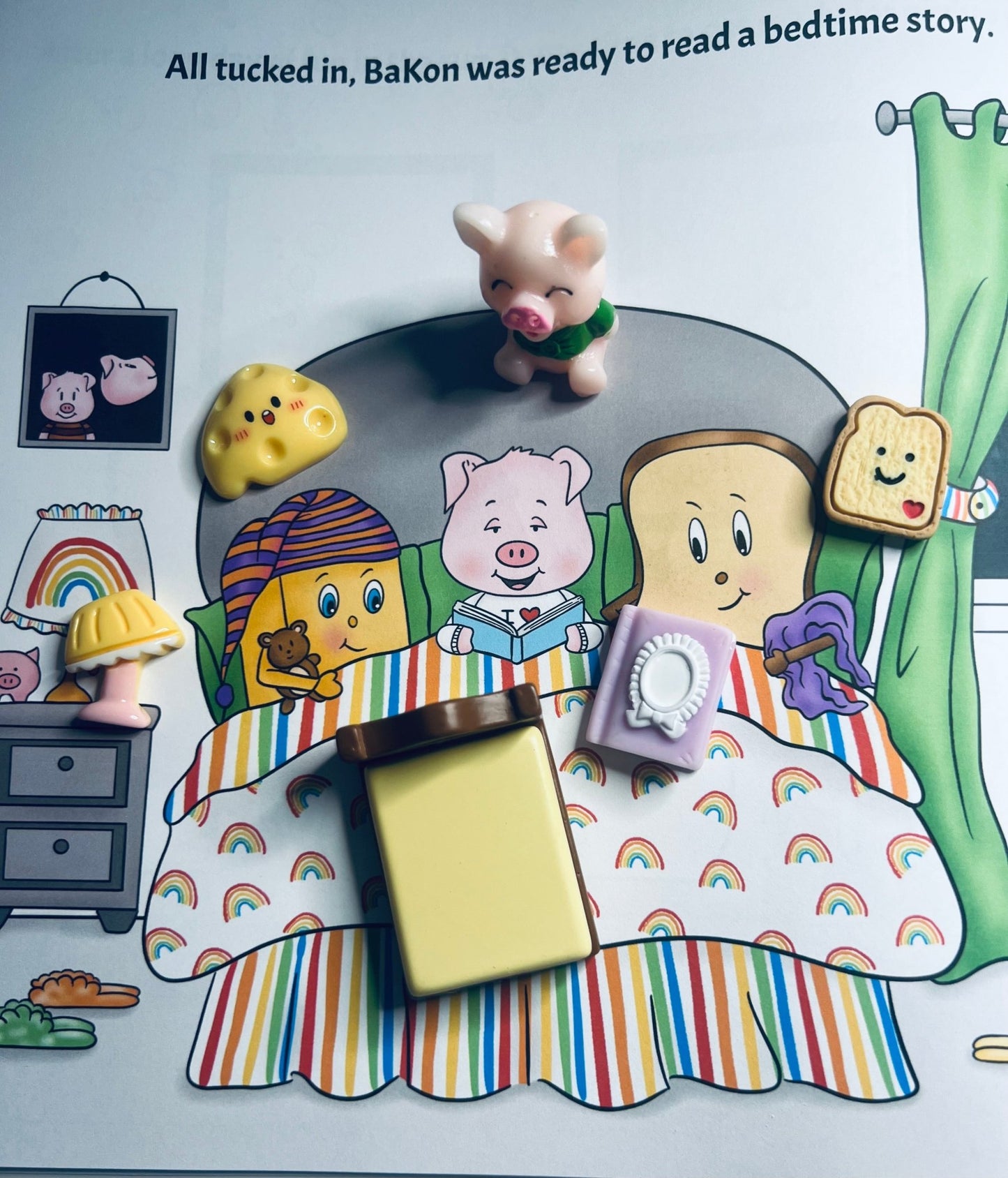 Say and Play Story Kit Book Everybody Loves Bakon Mini Objects Speech Therapy Trinkets Fun Book about kindness - Speech and Smile