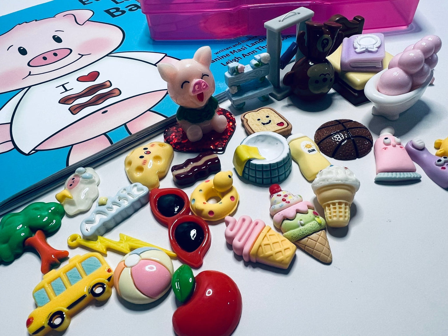 Say and Play Story Kit Book Everybody Loves Bakon Mini Objects Speech Therapy Trinkets Fun Book about kindness - Speech and Smile