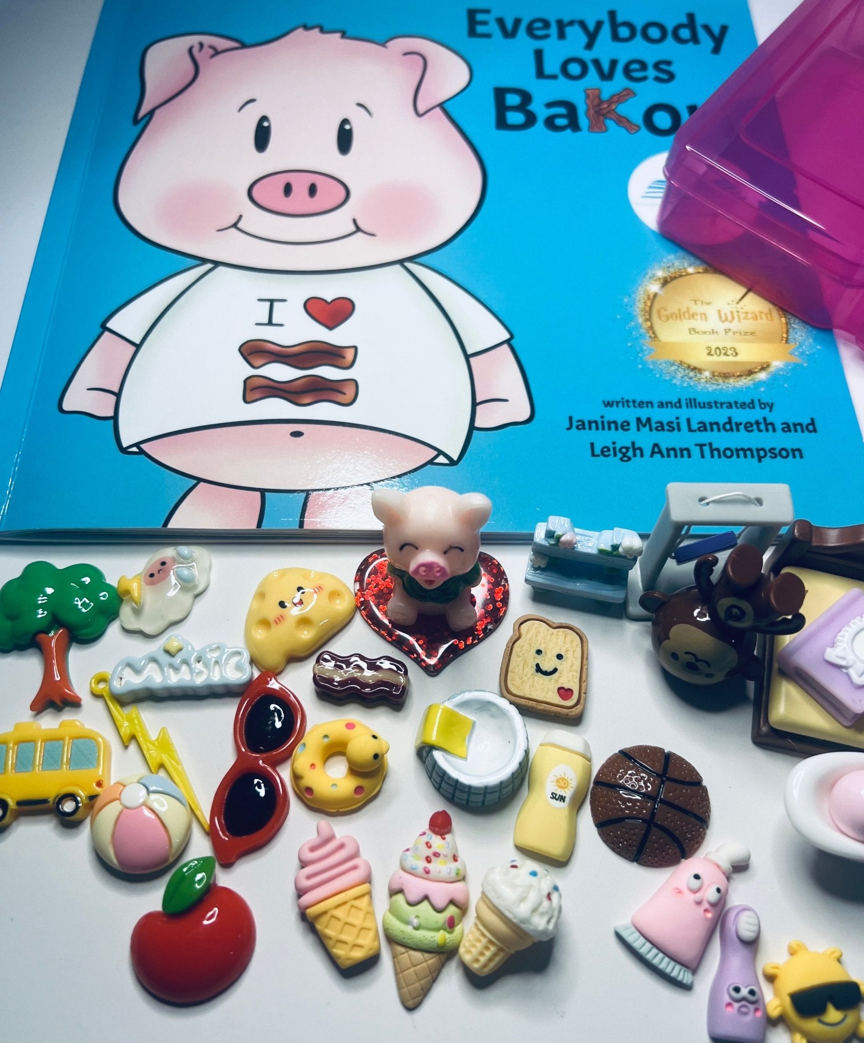 Say and Play Story Kit Book Everybody Loves Bakon Mini Objects Speech Therapy Trinkets Fun Book about kindness - Speech and Smile