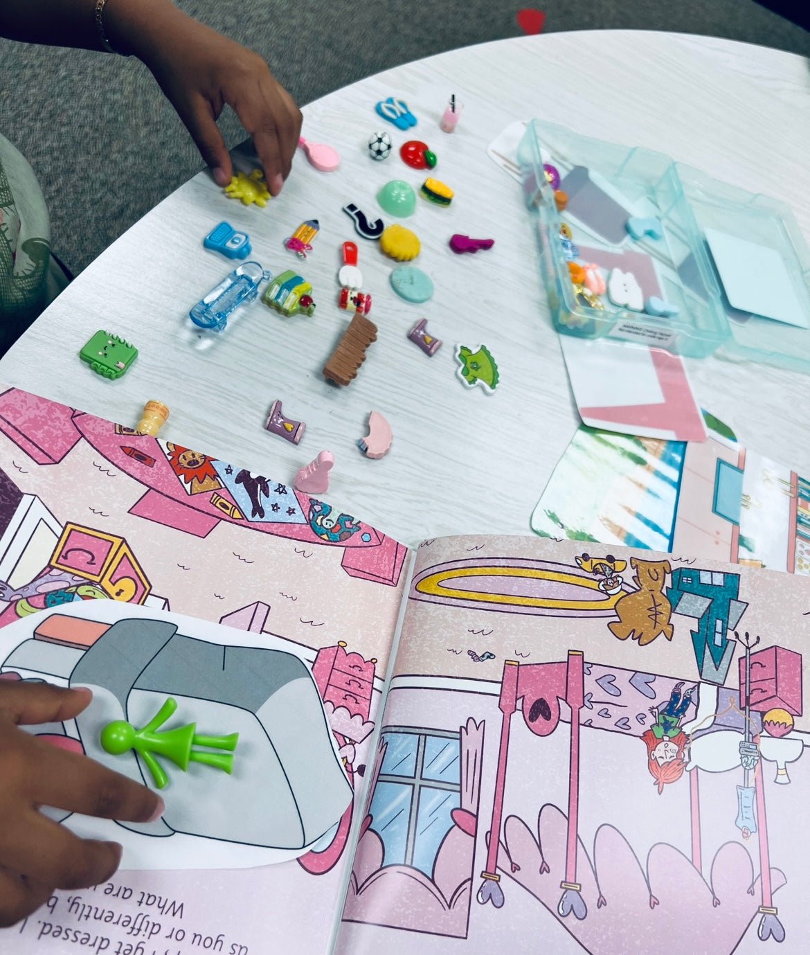 Say and Play Story Kit for Margo and You Mini Objects for Speech Therapy Interactive Book About Inclusion - Speech and Smile