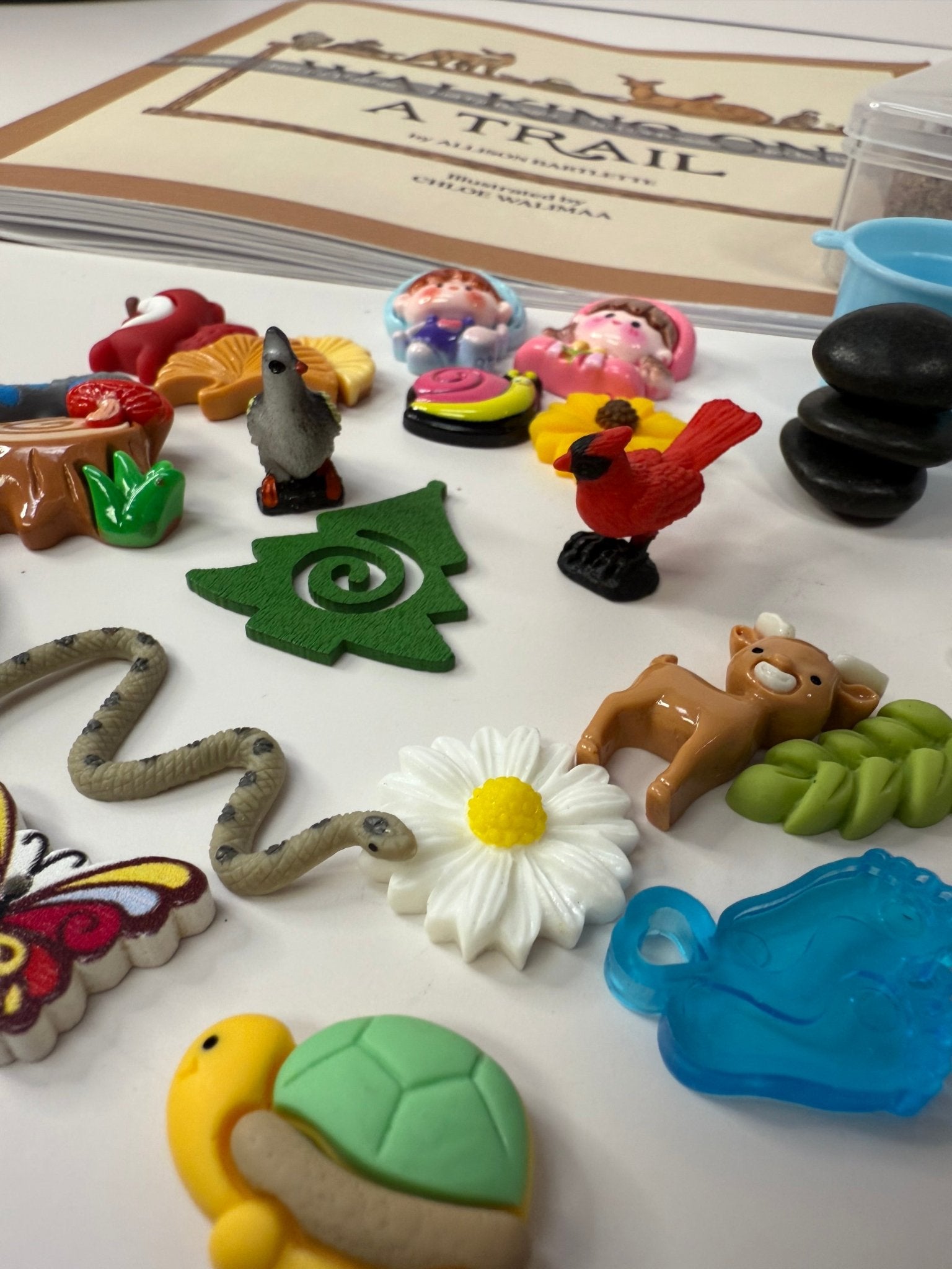 Say & Play Mini Objects Story Kit WITH BOOK Walking on a Trail Story Kit Nature and Animal Mini Objects Kinetic Sand Sensory Play Kit - Speech and Smile