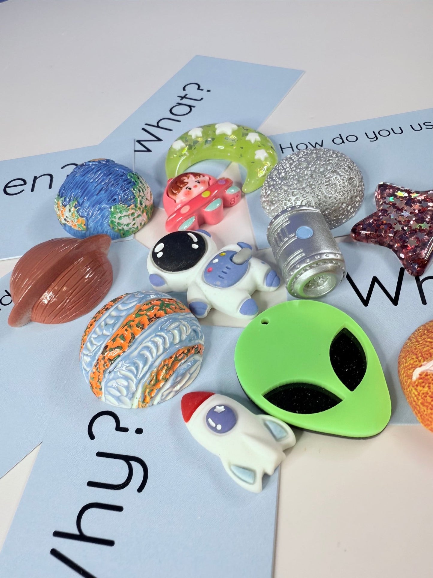 SPACE Mini Objects with Question Cards - Theme Trinkets Speech Therapy - Speech and Smile