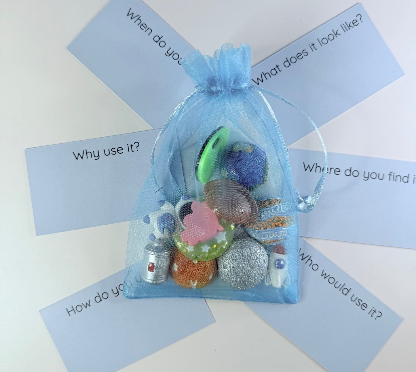 SPACE Mini Objects with Question Cards - Theme Trinkets Speech Therapy - Speech and Smile