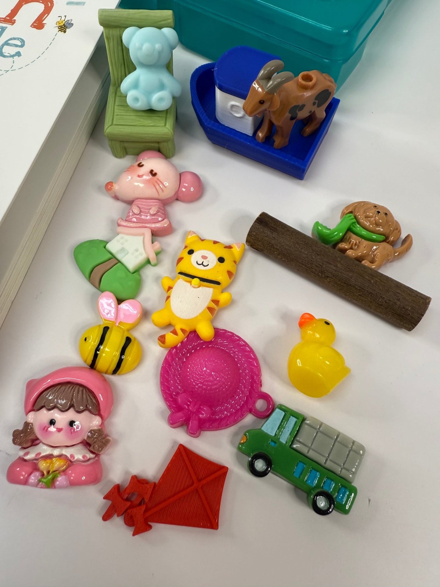 Speech Made Simple – Early Childhood CVC Word Book Mini Objects | Rhyming Speech Therapy Kit, Phonics Practice, Say and Play Learning - Speech and Smile