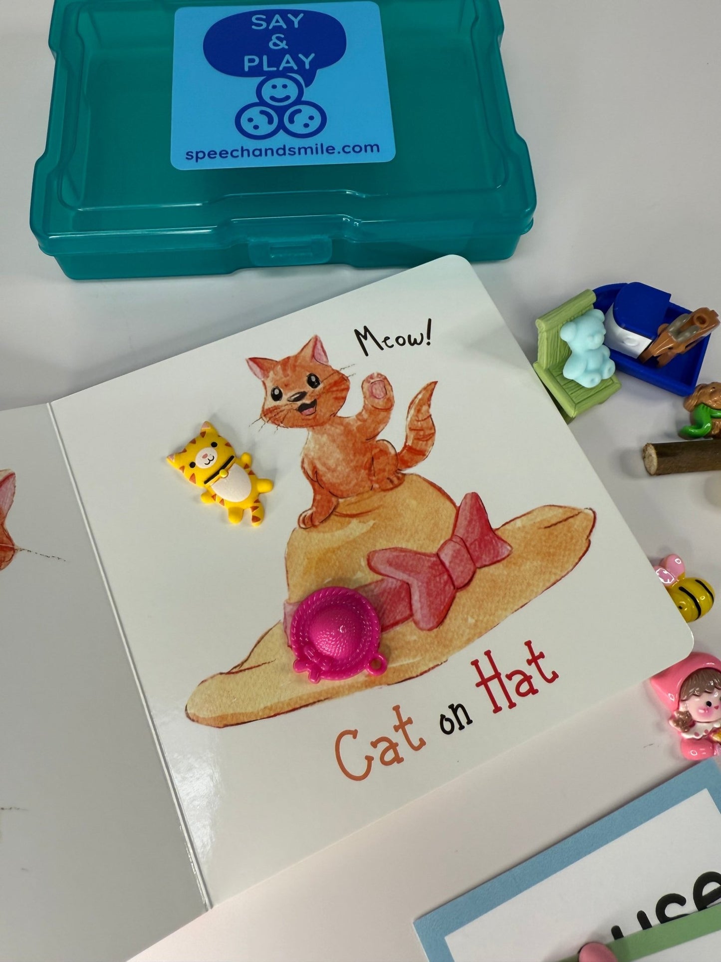 Speech Made Simple – Early Childhood CVC Word Book Mini Objects | Rhyming Speech Therapy Kit, Phonics Practice, Say and Play Learning - Speech and Smile