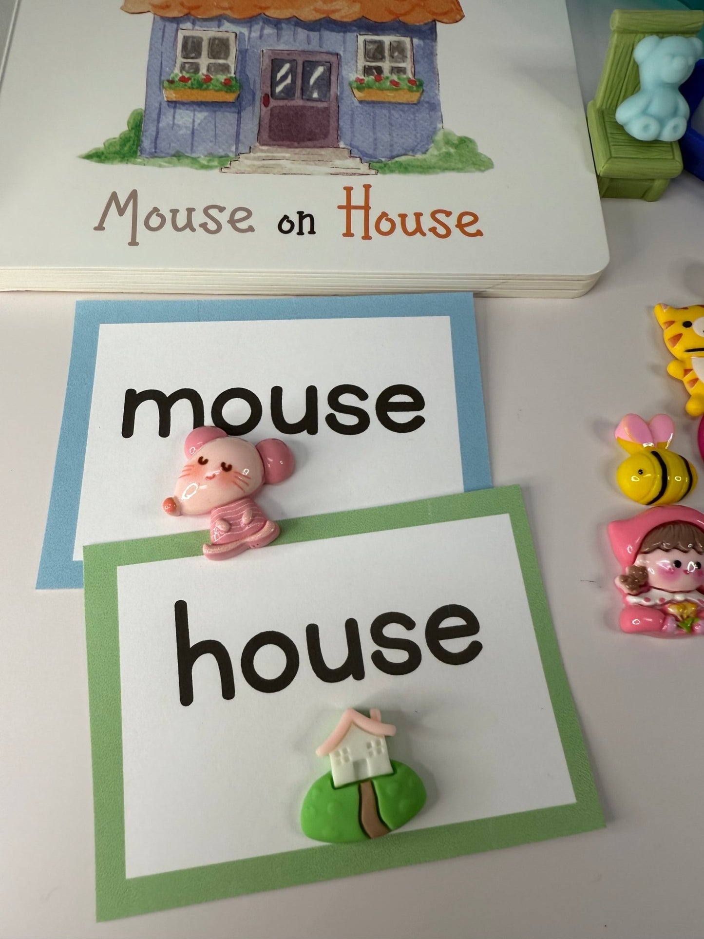 Speech Made Simple – Early Childhood CVC Word Book Mini Objects | Rhyming Speech Therapy Kit, Phonics Practice, Say and Play Learning - Speech and Smile