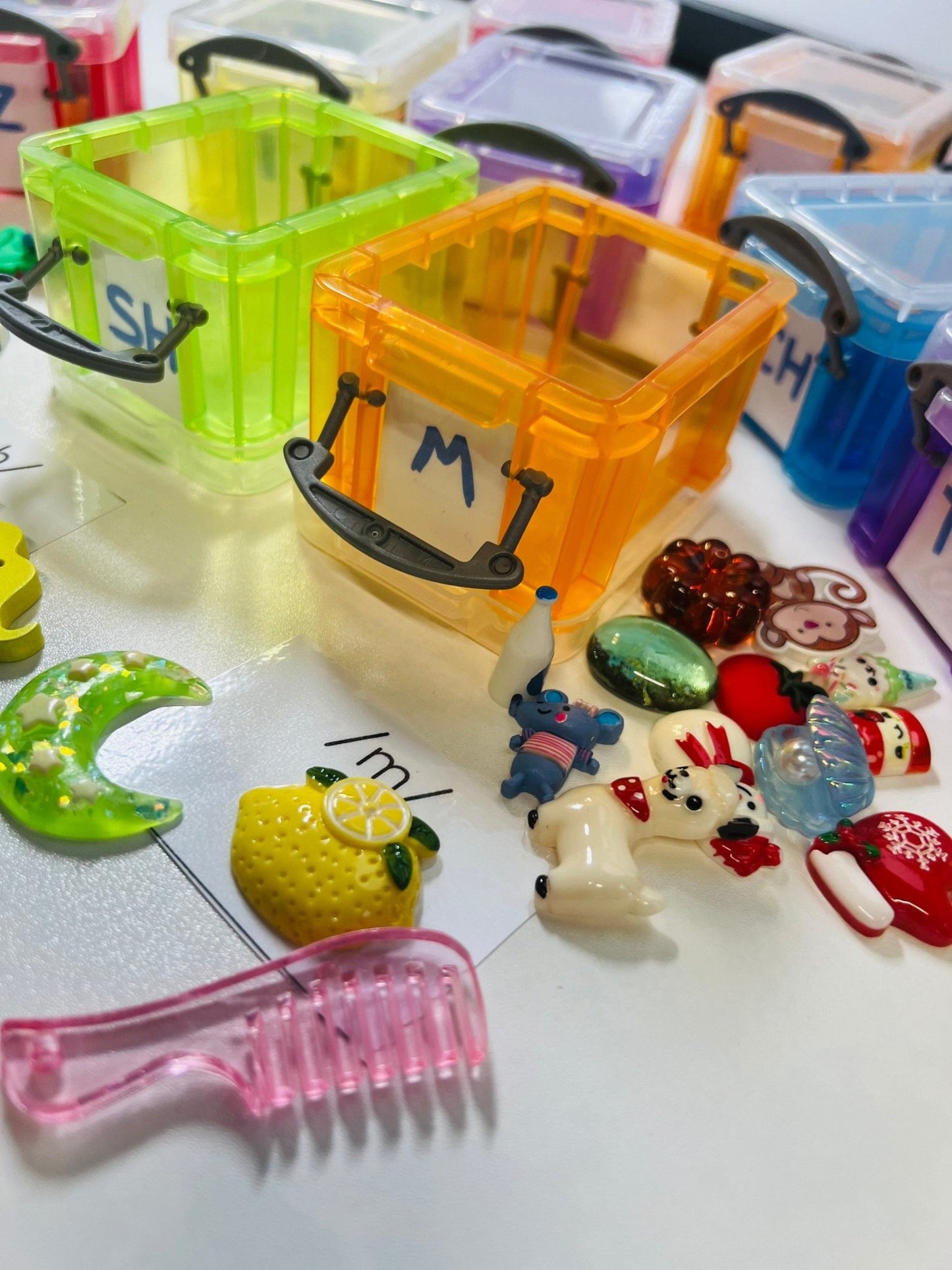 Speech Sound Mini Object Boxes - INDIVIDUAL Boxes Trinkets for Articulation - Speech Therapy Trinkets - Speech Sound Objects - Montessori Miniatures - Speech and Smile