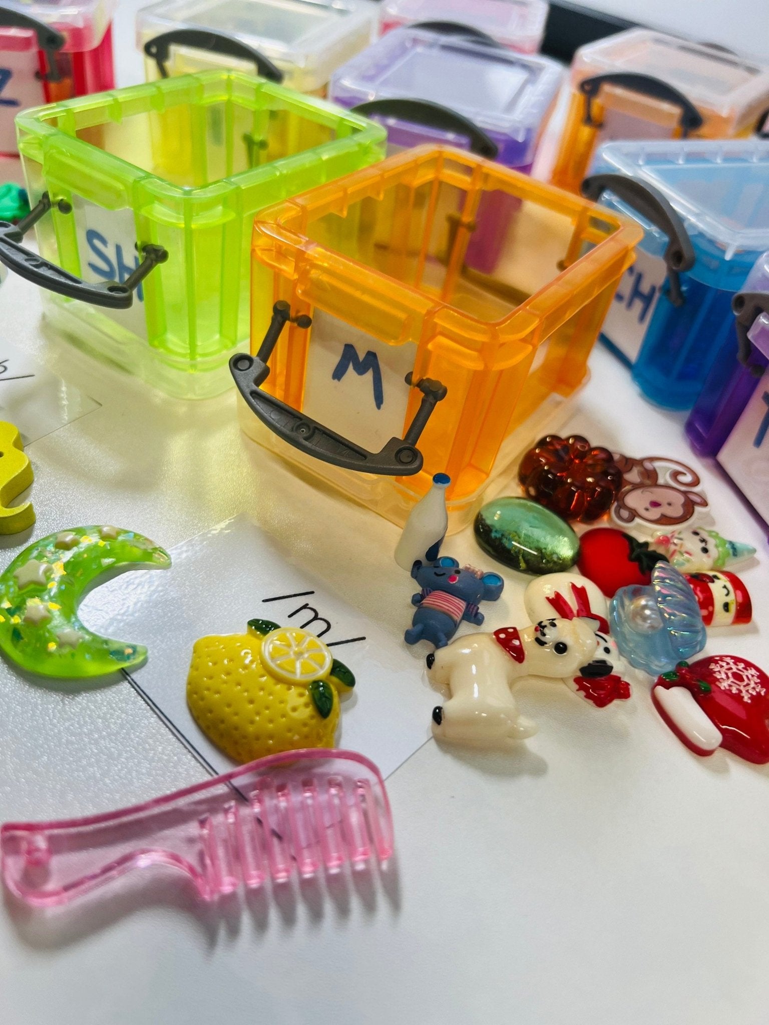 Speech Sound Mini Object Boxes - INDIVIDUAL Boxes Trinkets for Articulation - Speech Therapy Trinkets - Speech Sound Objects - Montessori Miniatures - Speech and Smile