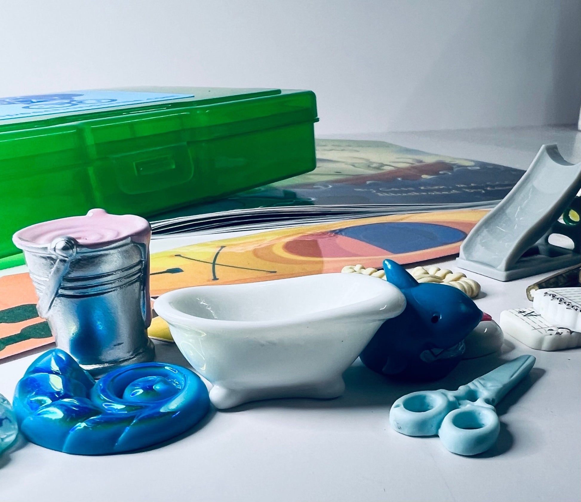 Story Kit for Speech Therapy Sounds K and G - Mini Objects for Speech Therapy - Articulation Book with Mini Objects Articulation Trinkets - Speech and Smile