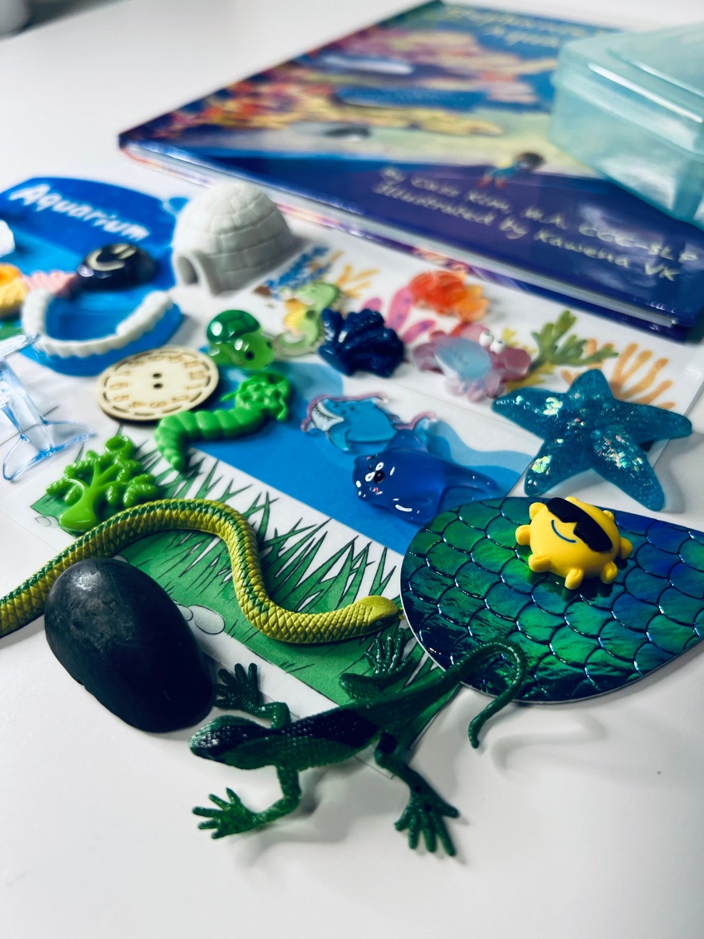 Story Kit for Stephanie's Spectacular Aquarium Visit Book for S - Blends Mini Objects for Speech Therapy - Speech and Smile