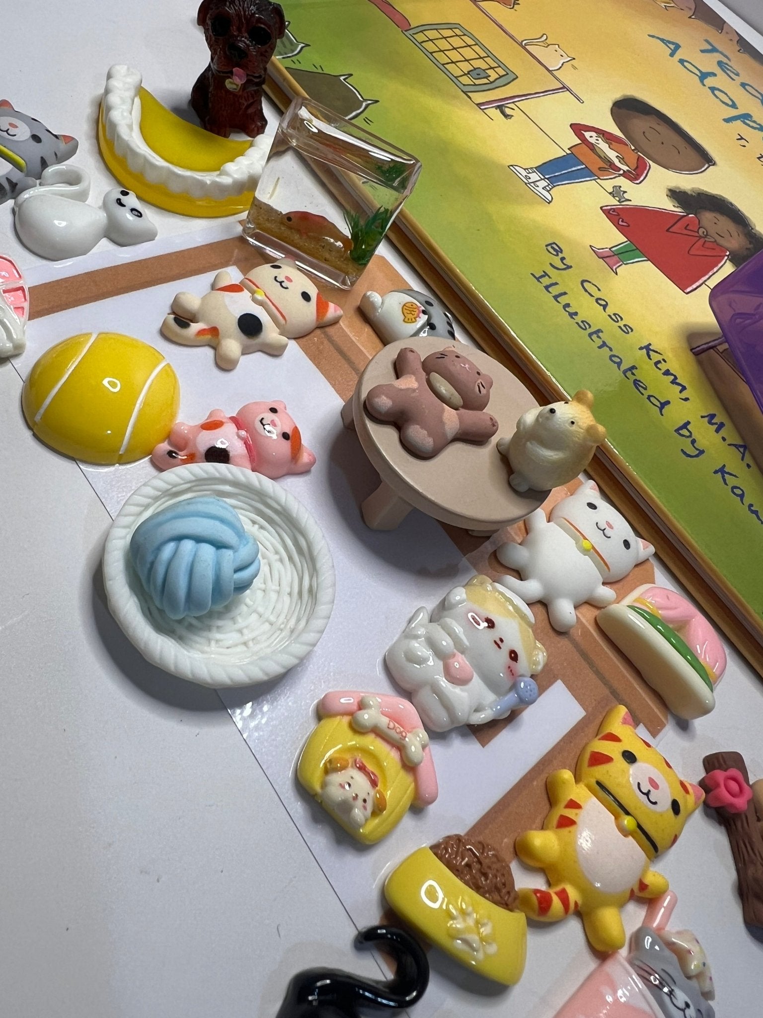 Story Kit Speech Therapy Early Sounds Mini Objects for Speech Therapy Ted and Tina Adopt a Kitten Articulation Miniature Objects - Speech and Smile