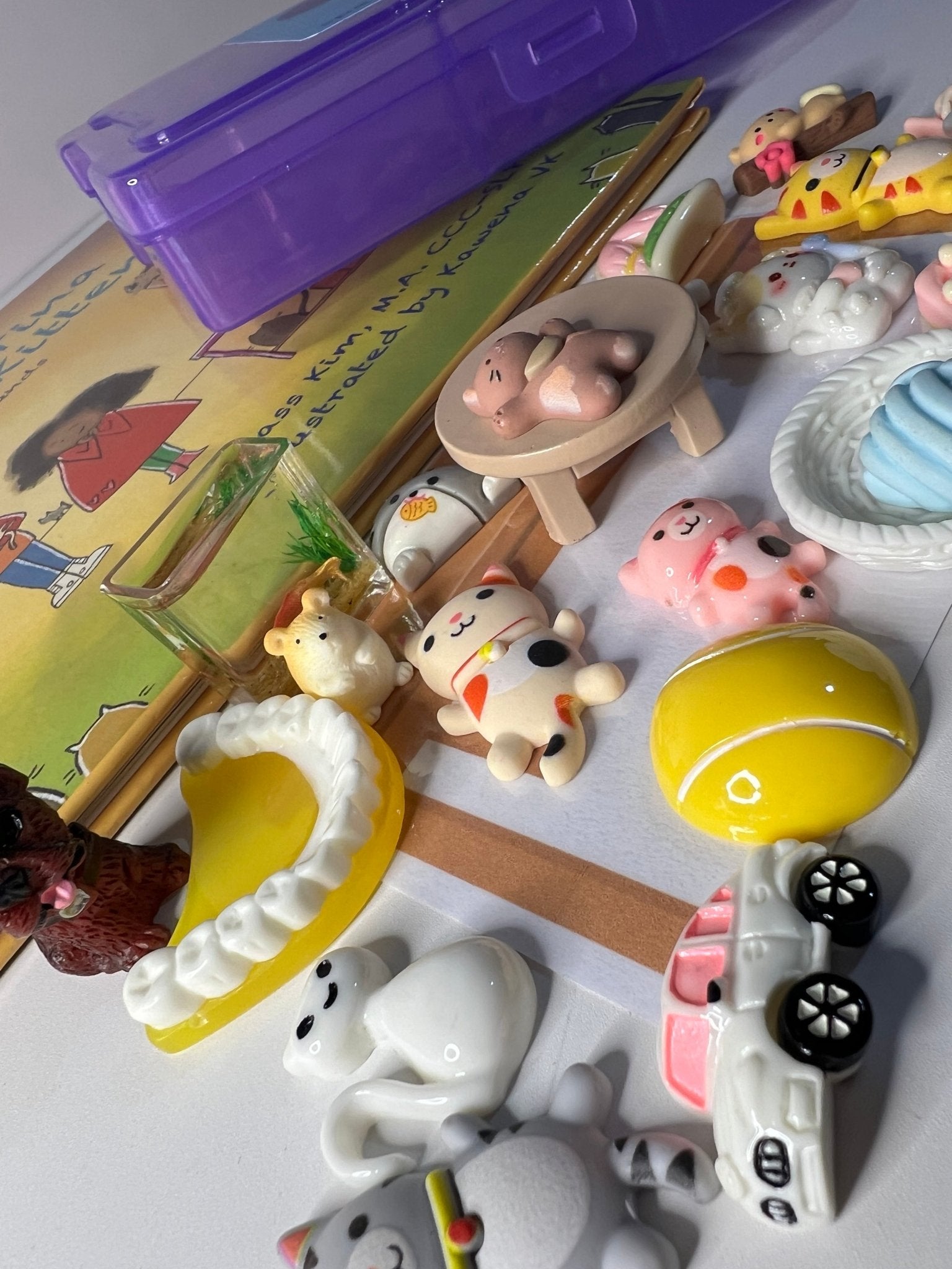 Story Kit Speech Therapy Early Sounds Mini Objects for Speech Therapy Ted and Tina Adopt a Kitten Articulation Miniature Objects - Speech and Smile