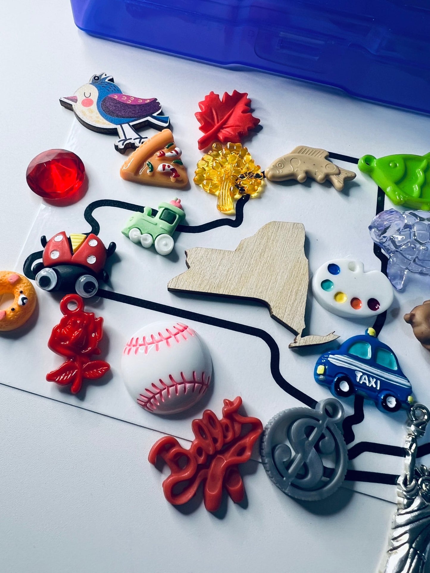 Things that represent New York State Say and Play Kit Mini Objects Spech Therapy State Trinkets Learn about a State Mini Objects Doodads - Speech and Smile