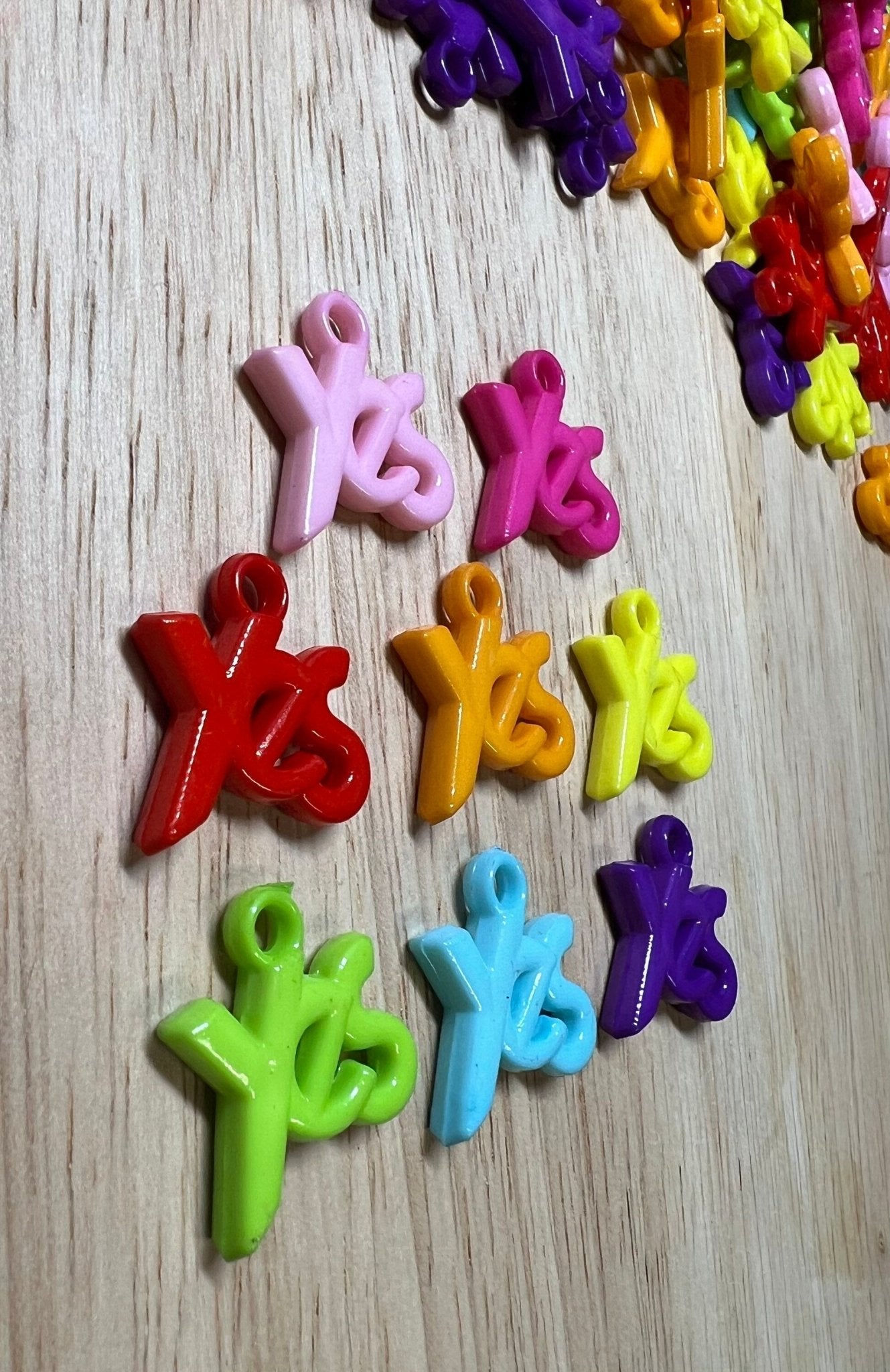 Word Trinkets - YES Charm - Alphabet Object for Y - Speech Therapy Mini Objects - Acrylic Yes Charm - Trinkets - Doodads - Speech and Smile